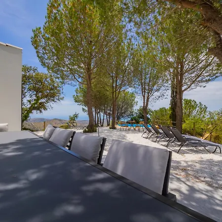 Cubo's Casa Pineda Malaga